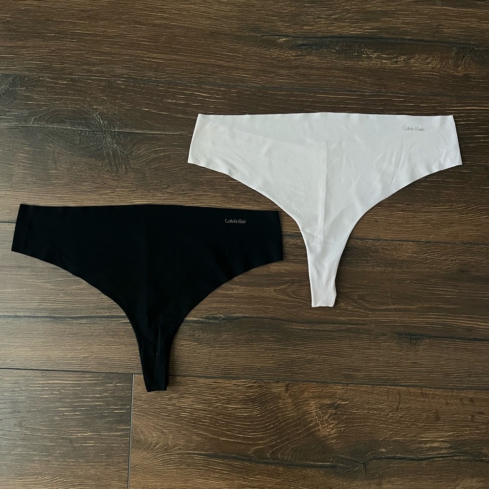 Calvin Klein No Show Thongs (2)